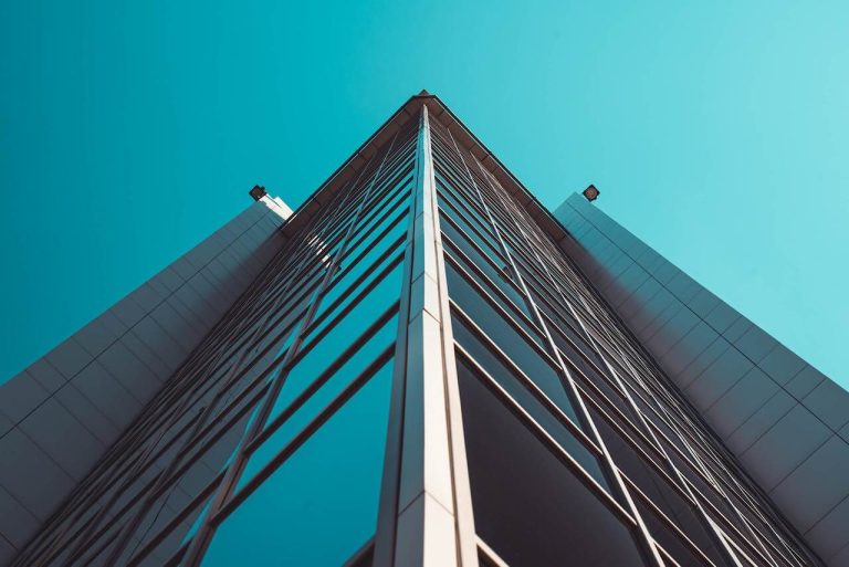 الندوة الشهرية الأولى في الاقتصاد والمناجمنت ” تحديات وآفاق الاصلاحات الاقتصادية والتنمية بالجزائر”
