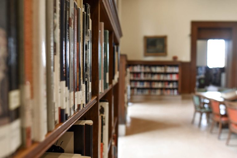 خرجة ميدانية لمكتبة معهد الآداب