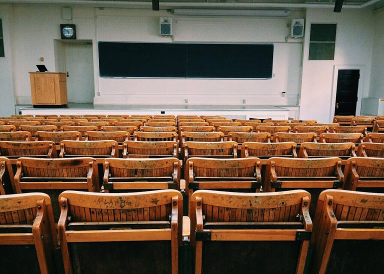 الأبواب المفتوحة على خلية الإشراف