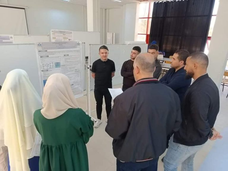عرض ملصقات لأهم النتائج المتوصل اليها في مشاريع التخرج لطلبة السنة الثالثة هندسة مدنية وري