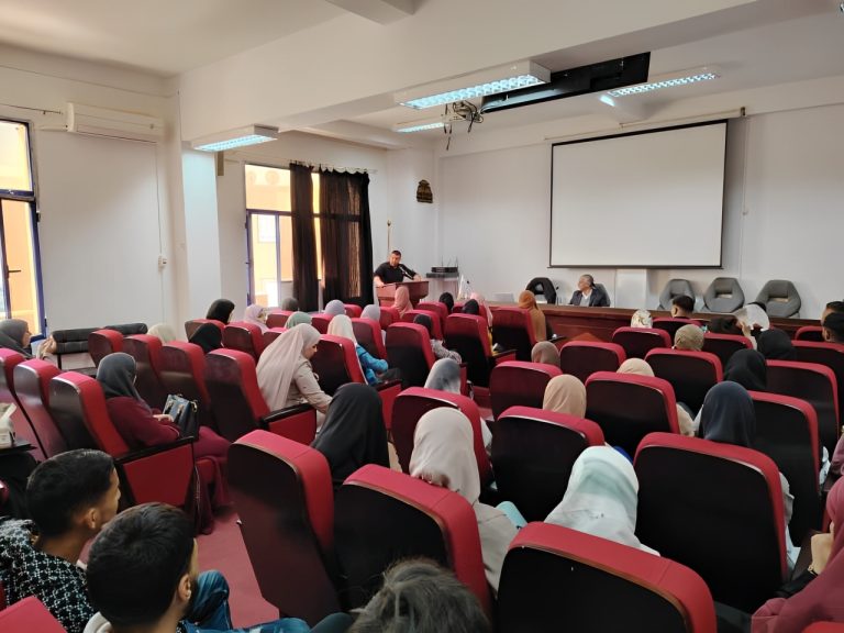 دورة تكوينية حول فنيات التحرير الإداري و تقنيات التواصل الإداري الفعال