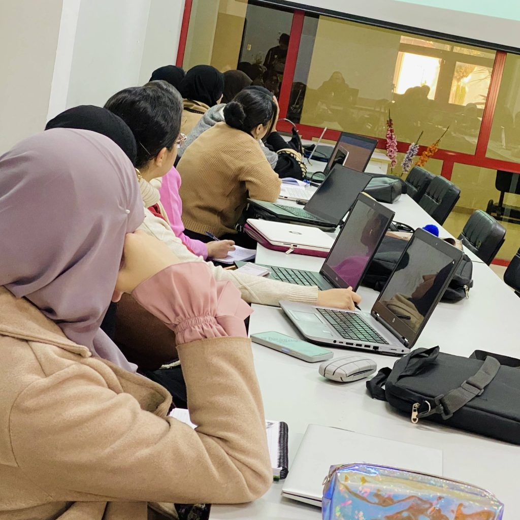 تواصل فعاليات الدورة التكوينية “من لغة بايثون إلى الذكاء الاصطناعي” بالمركز الجامعي مغنية