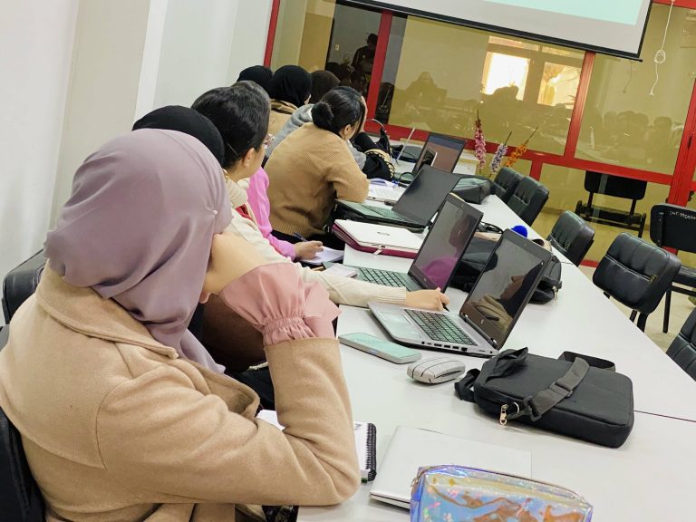 تواصل فعاليات الدورة التكوينية “من لغة بايثون إلى الذكاء الاصطناعي” بالمركز الجامعي مغنية