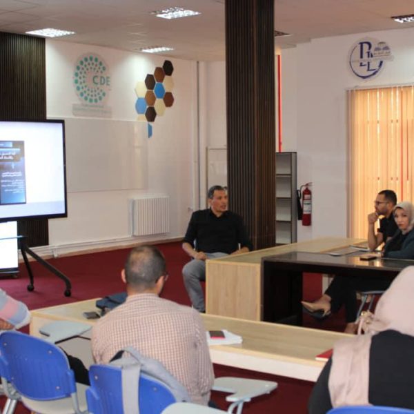 يوم اعلامي لفائدة الاساتذة المؤطرين لمذكرات تخرج مؤسسات اقتصادية6