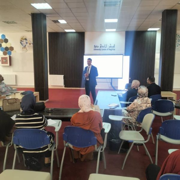 يوم اعلامي لفائدة الاساتذة المؤطرين لمذكرات تخرج مؤسسات اقتصادية7