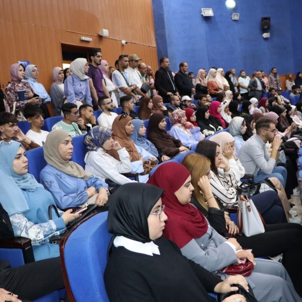 المركز الجامعي مغنية يشارك في الملتقى الاقتصادي حول مرافقة الشباب حاملي المشاريع بتلمسان5