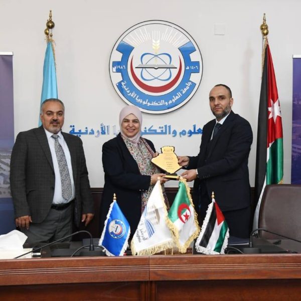 المركز الجامعي مغنية يعزز شراكاته الدولية بزيارة إلى جامعة العلوم والتكنولوجيا الأردنية1