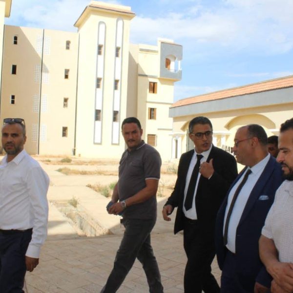 المدير العام للديوان الوطني للخدمات الجامعية في زيارة تفقدية للإقامات الجامعية مغنية16