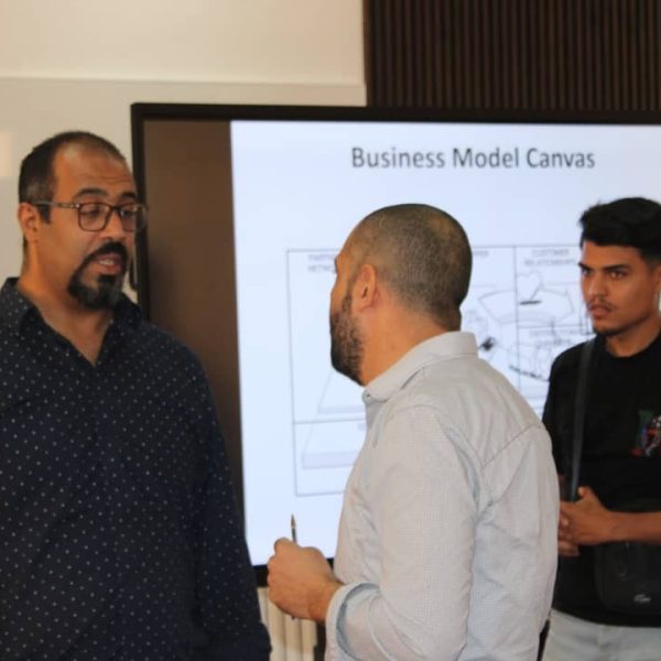 جلسة المرافقة التي قام بها مدير مركز تطوير المقاولاتية بالمركز الجامعي مغنية 3