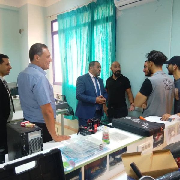 اجتماع عمل بين المركز الجامعي وغرفة الصناعة والتجارة لتلمسان5