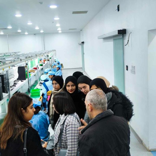 زيارة ميدانية لمصنع الهواتف5