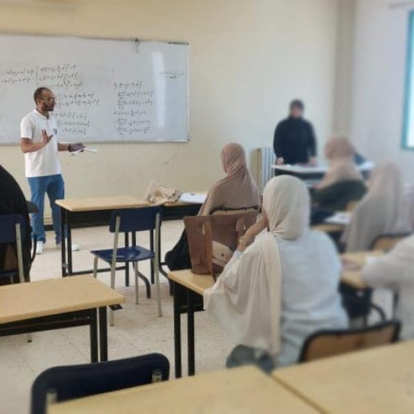 أجواء الحملات التحسيسية بالمركز الجامعي مغنية3