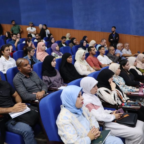 المركز الجامعي مغنية يشارك في الملتقى الاقتصادي حول مرافقة الشباب حاملي المشاريع بتلمسان10