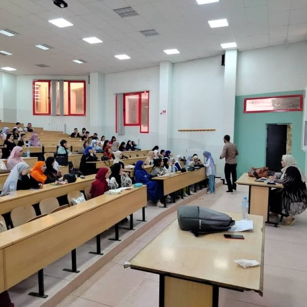 الندوة التعريفية من معهد الحقوق والعلوم السياسية8