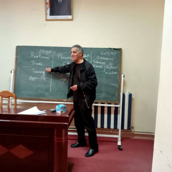 الندوة العلمية المقدمة من طرف الدكتور حولية3