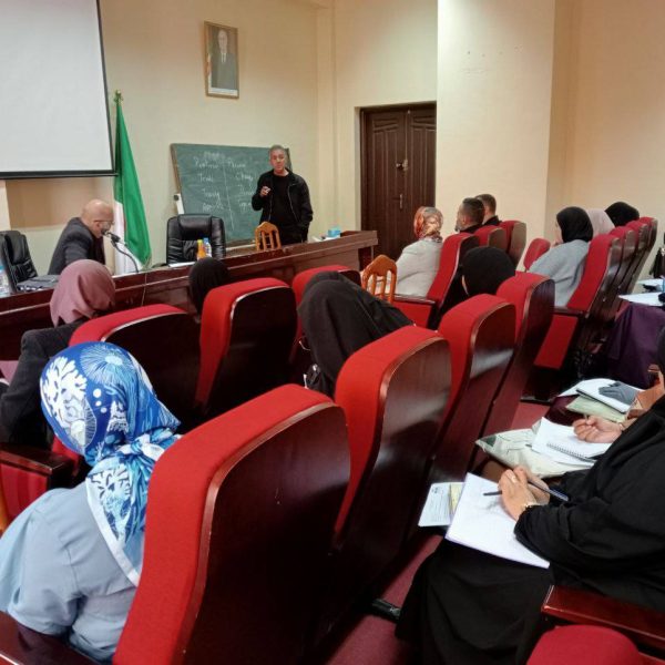 الندوة العلمية المقدمة من طرف الدكتور حولية4