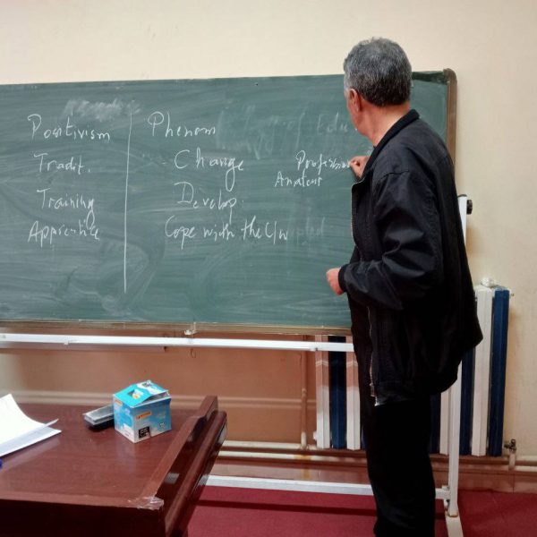 الندوة العلمية المقدمة من طرف الدكتور حولية5