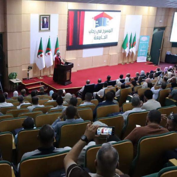 تتويج المركز الجامعي مغنية بلقب أفضل مركز جامعي في مجال التنشيط في الوسط الجامعي5