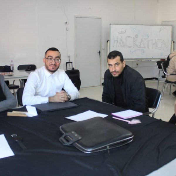 تتويج فريق المركز الجامعي مغنية في الهاكاتون13