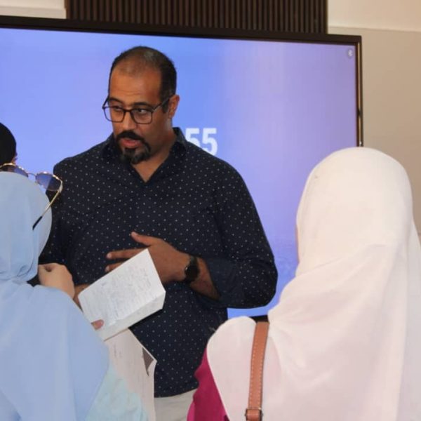 جلسة المرافقة التي قام بها مدير مركز تطوير المقاولاتية بالمركز الجامعي مغنية 1