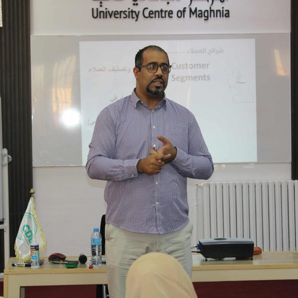 جلسة تكوينية حول ابتكار فكرة المشروع وبناء مخطط العمل التجاري1