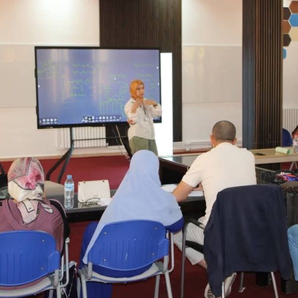 جلسة عمل بالمركز الجامعي مغنية لتعزيز التعاون في دعم المقاولاتية وتنمية المناطق الحدودية7