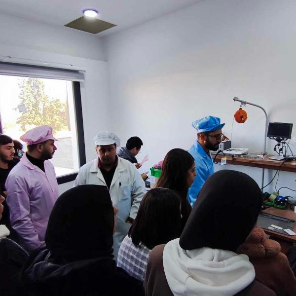 زيارة ميدانية لمصنع الهواتف2