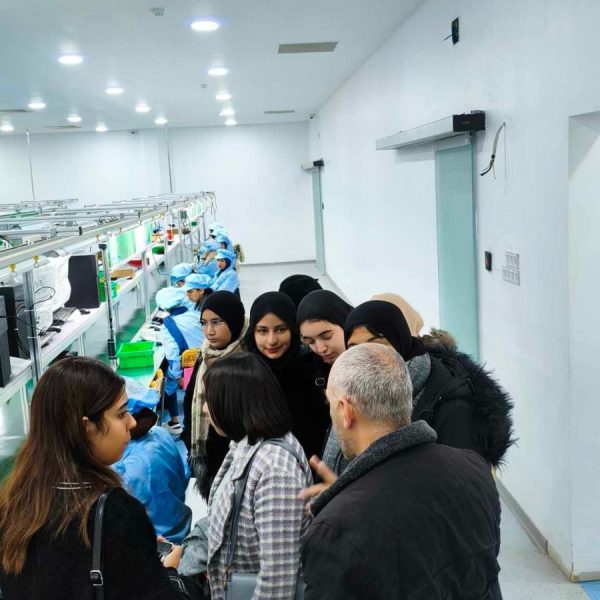 زيارة ميدانية لمصنع الهواتف5