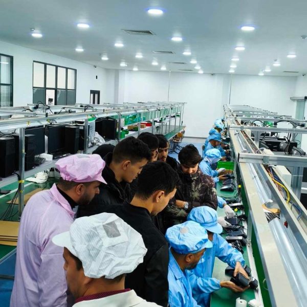 زيارة ميدانية لمصنع الهواتف7