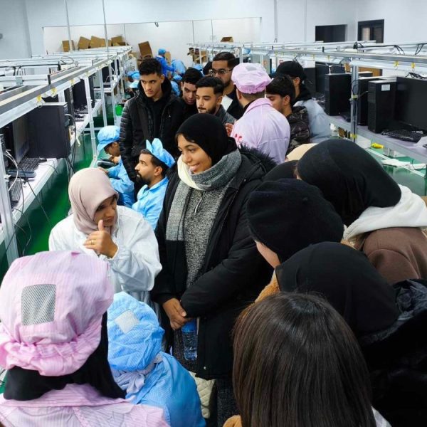 زيارة ميدانية لمصنع الهواتف8