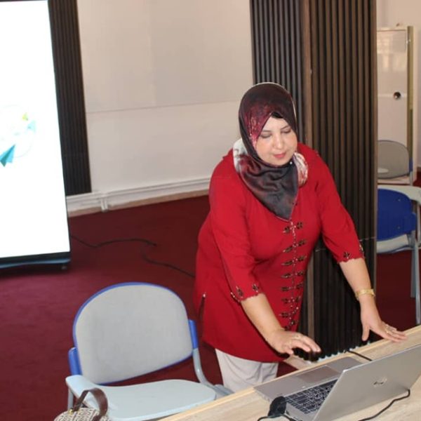 فعاليات الدورة التكوينية لحاملي المشاريع بمركز تطوير المقاولاتية