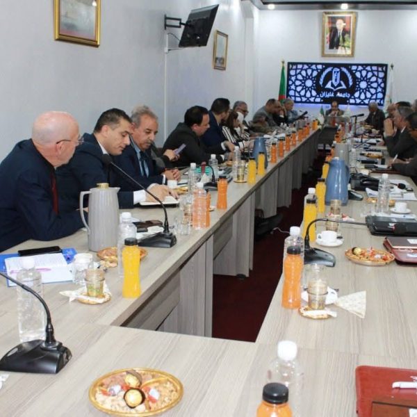 مشاركة مدير المركز الجامعي في اجتماع الندوة الجهوية5