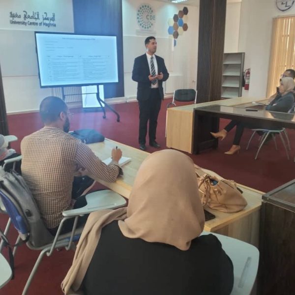 يوم اعلامي لفائدة الاساتذة المؤطرين لمذكرات تخرج مؤسسات اقتصادية2