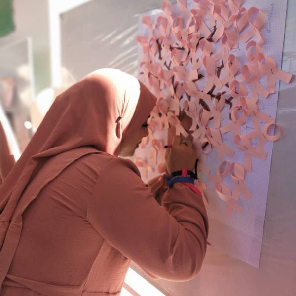 يوم توعوي بالمركز الجامعي مغنية في إطار الشهر الوردي16