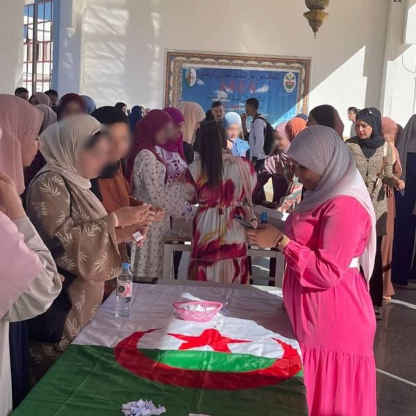 يوم توعوي بالمركز الجامعي مغنية في إطار الشهر الوردي2