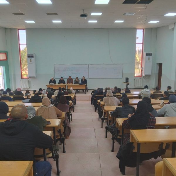 يوما تحسيسيا لفائدة طلبة الطور الثاني2